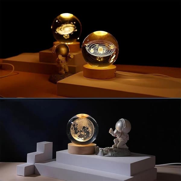 Bomclap 3D Kristallkulanattlampa, Glaskulalampa med Träställ, Astronaut Kristallkuleplanetlampa, Rymdpresent till Mamma, Barn eller Flickvän (As