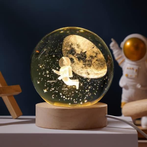 Bomclap 3D Kristallkulanattlampa, Glaskula med Träfot, Rymdresa Planetlampa i Kristallkula, Astronomigåva till Mamma, Barn, Flickvän (Rymdresela