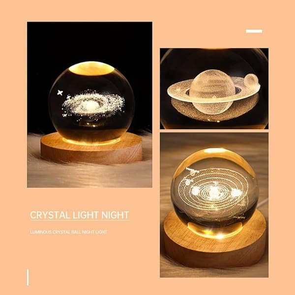 Bomclap 3D krystalkugle natlys, 60mm glaskugle med træposition, solsystemets planetlampe, astronomisk gave til mor / barn / pige (Saturn lampe)