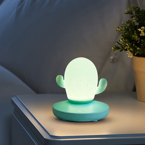 Natlampe formet som en kaktus, grøn