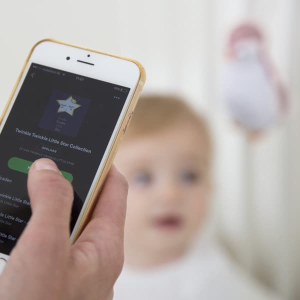 Zazu Zoe högtalare nattlampa, pingvin, grå