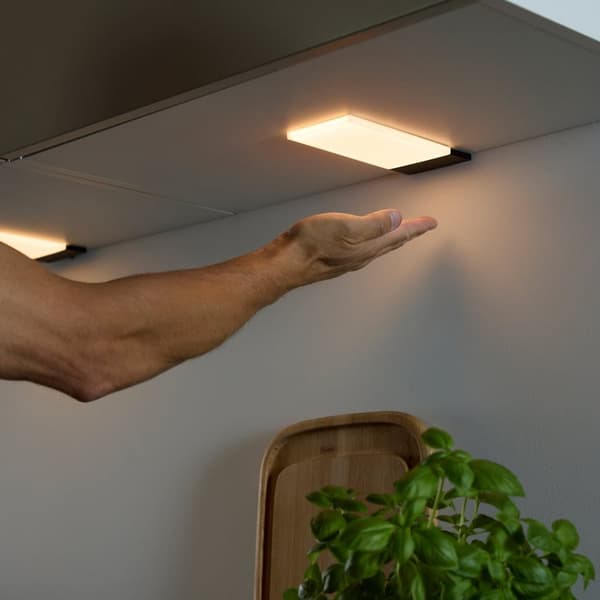 Loevschall Polaris Square, firkantet lampe, lys under køkkenskabe, bevægelsessensor, skjult montering, komplet monteringssæt, CRI-værdi 90+