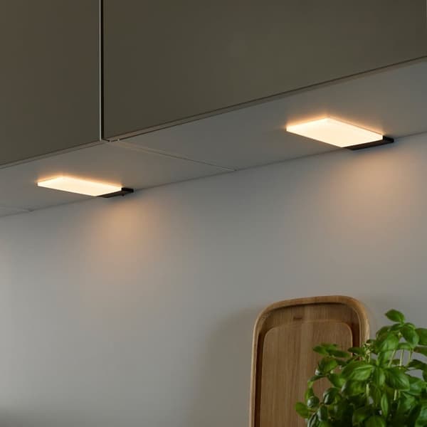 Loevschall Polaris Square, firkantet lampe, lys under køkkenskabe, bevægelsessensor, skjult montering, komplet monteringssæt, CRI-værdi 90+