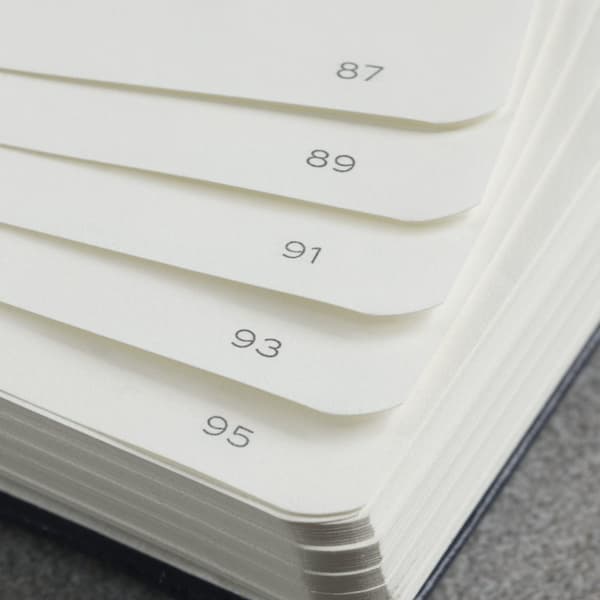 Anteckningsbok A4+ Classic Olinjerad Black Leuchtturm1917