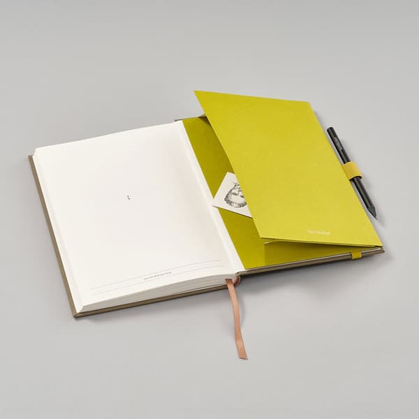 Oppbevaringslomme med elastisk bånd og pennholder - Patch Pocket Matcha Semikolon