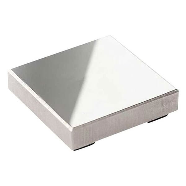 Ett massivt metallblock som används som en hård yta för att markera arbetsstycket. ref 67553