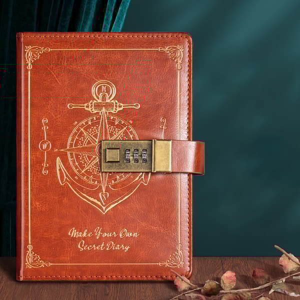 INF B6 tykk journal med lås, vintage skipshjuldesign