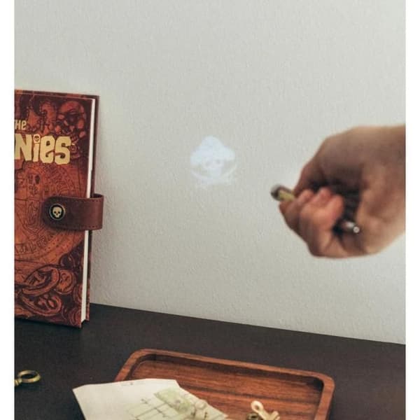 CARNET PREMIUM A5 MED PEN PROJEKTOR DIE GOONIES