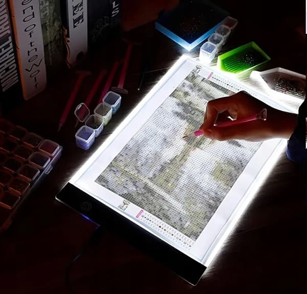 A4 LED-OPLYST TAVLE TIL SKITSER, BÆRBAR TEGNING