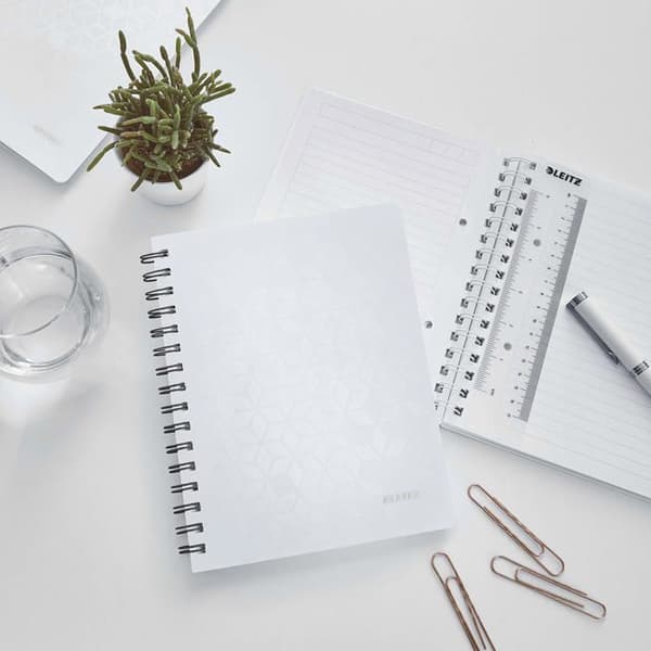 Leitz Notebook - 46390001 -, A5 PP fodrad spiral anteckningsbok, 160 sidor 80g/m, WOW, Vit,