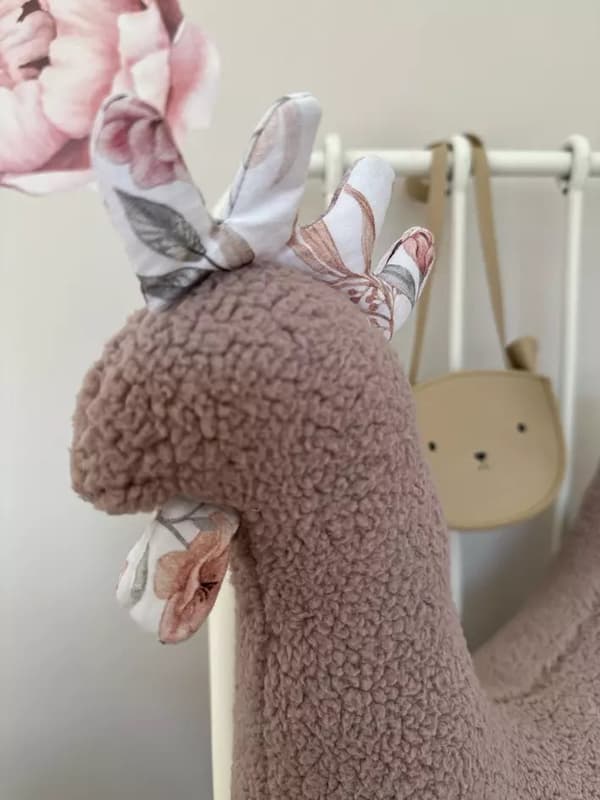Vaaleanpunainen Kura Rat -tyyny