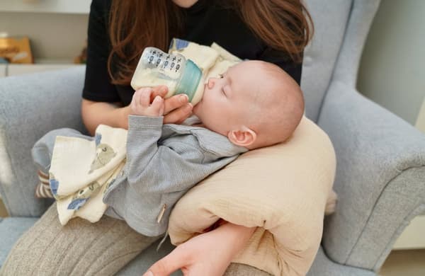 Ammepude muslin lille Amme- og ammepude til på farten 20 cm - Ammepude til armlæn og positioneringspude til babyarmlæn, ammepude lavet af vi