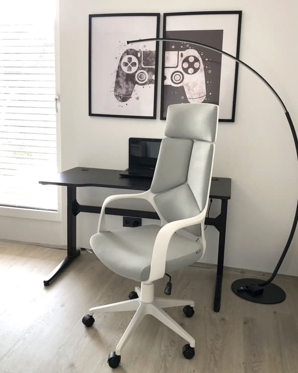Kontorstol Grå og Hvid Plast Polyester 116/126 x 64 cm Drejeligt Skrivebordsstol til Kontor Soveværelse med Justerbart Sæde og Ryglæn Design
