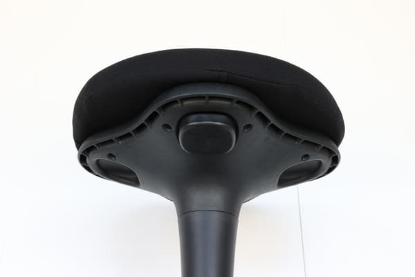 Ergonomisk slingrende taburet Base - Sort