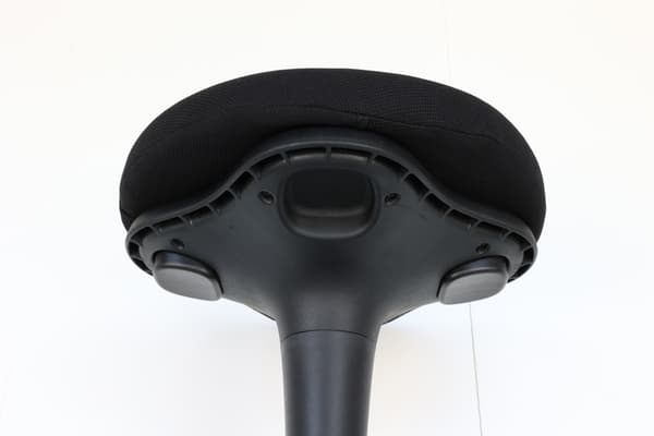 Ergonomisk slingrende taburet Base - Sort
