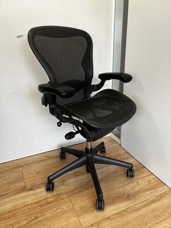 Herman Miller Aeron full option med svankstöd