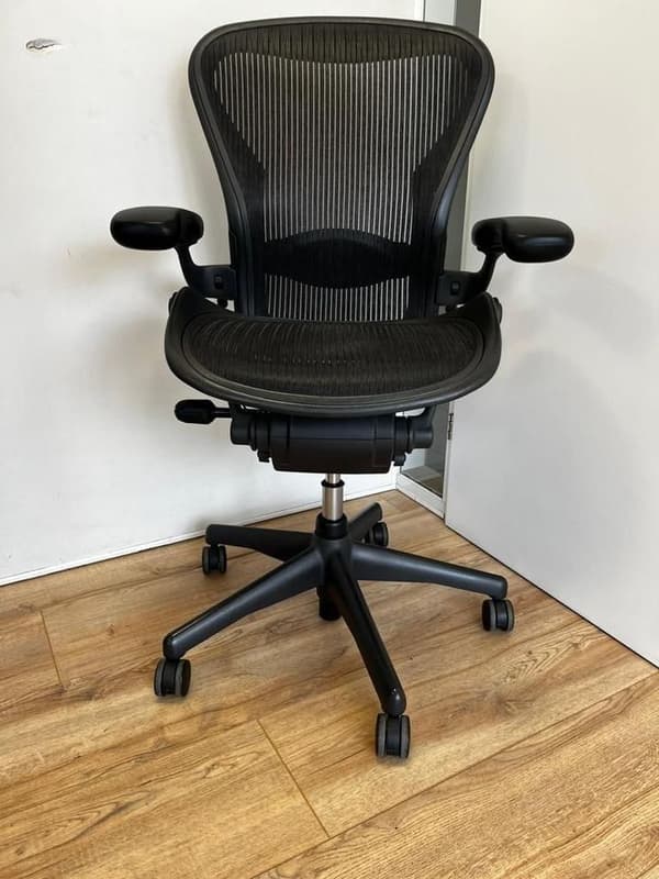Herman Miller Aeron full option med svankstöd