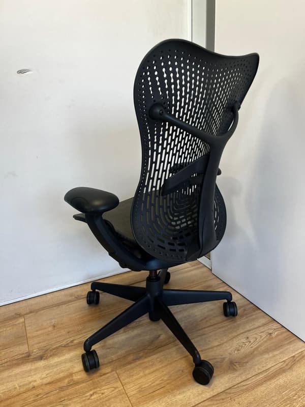 Herman Miller Mirra
