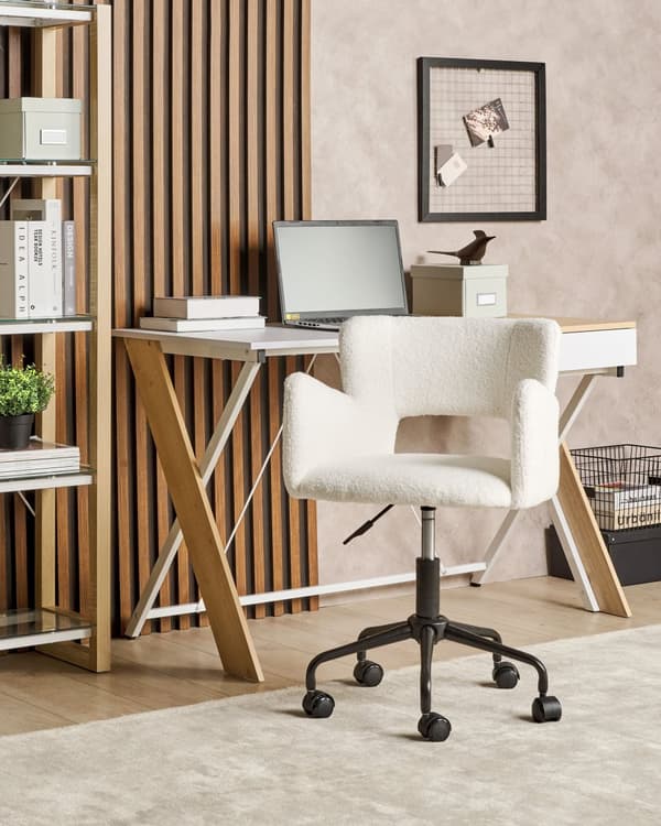 Kontorstol Hvit Boucle med armlener Utskåret ryggstøtte Justerbar høyde Tufted rygg Svart metallstjernefot