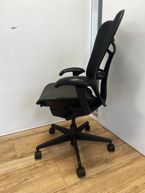 Herman Miller Mirra (Butterfly)
