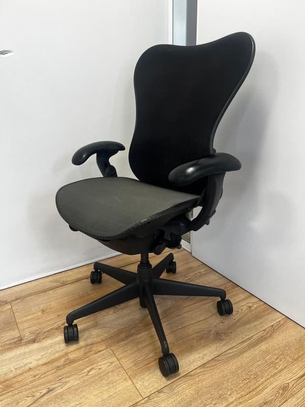 Herman Miller Mirra (Butterfly)