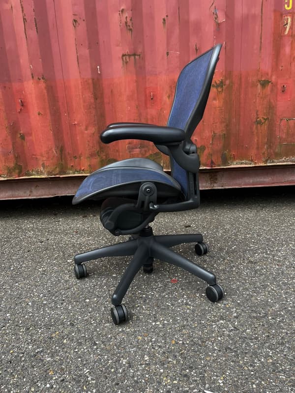 Herman Miller Aeron Blå