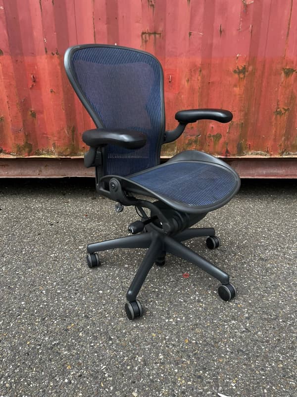 Herman Miller Aeron Blå