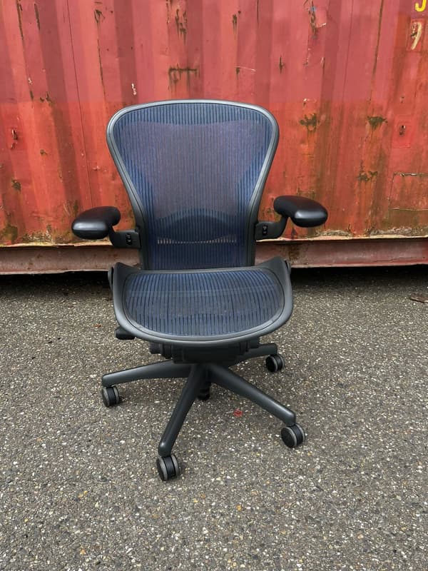 Herman Miller Aeron Blå