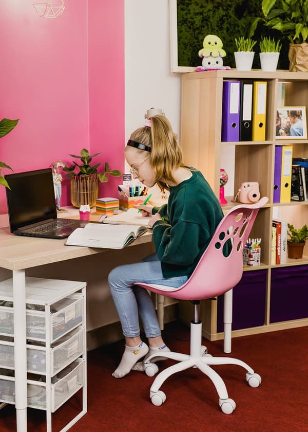 JOY drejestol - pink og hvid
