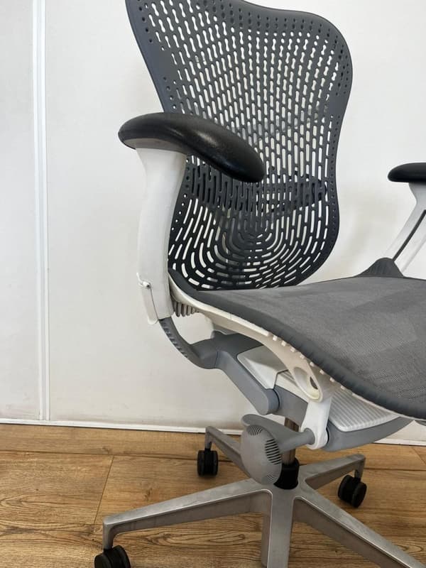 Refurbished Herman Miller Mirra 2 Grey White - Full Option