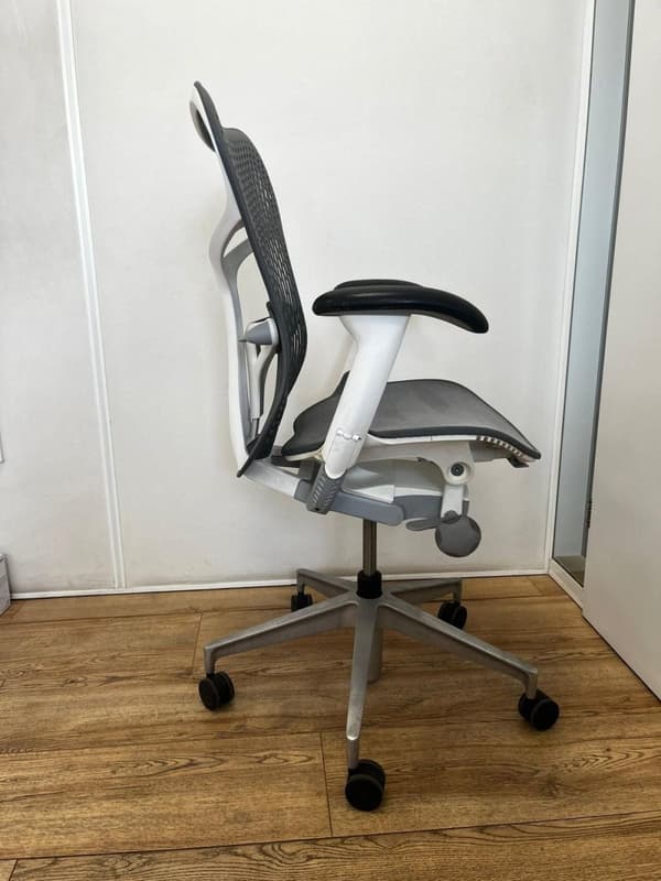 Refurbished Herman Miller Mirra 2 Grey White - Full Option