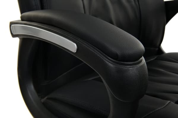 Ergonominen musta nahka toimistotuoli muistivaahto työskentelyyn kotoa