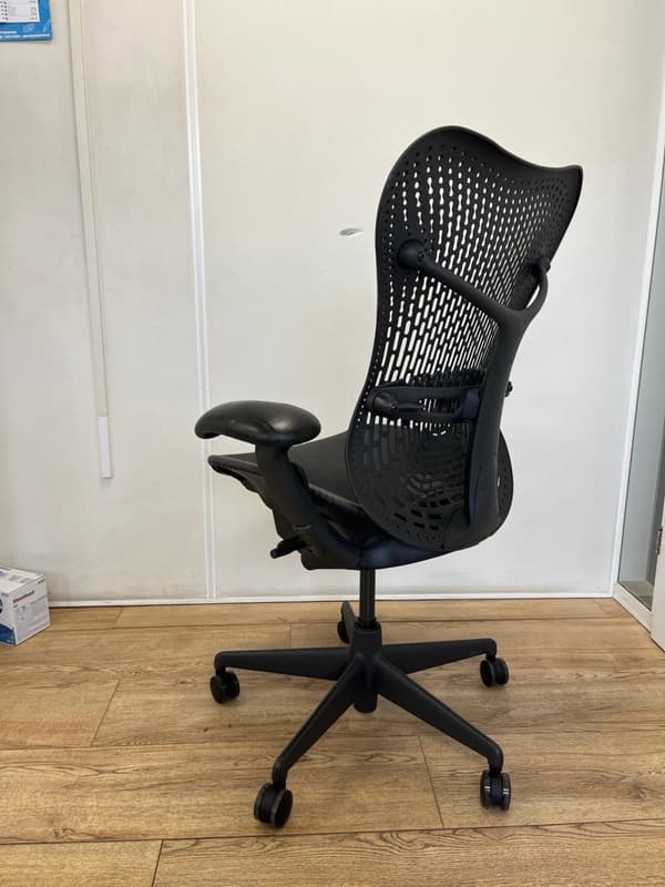 Herman Miller Mirra Sort