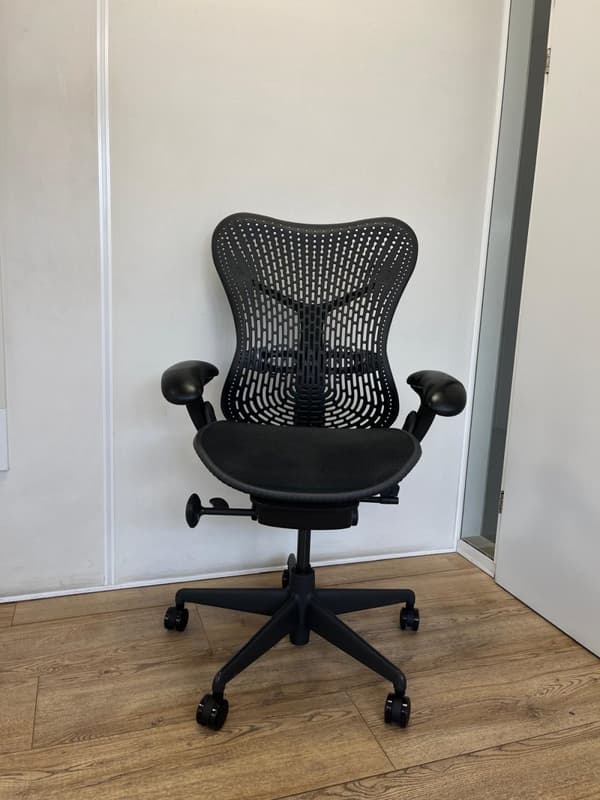 Herman Miller Mirra Sort