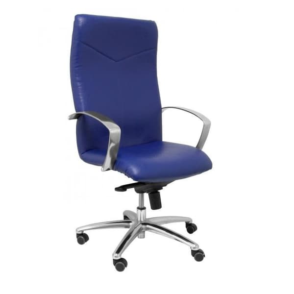 Ergonomisk riktningsfåtölj med fällbar och höj- och sänkbar mekanism, sits och rygg klädda i liknande läder