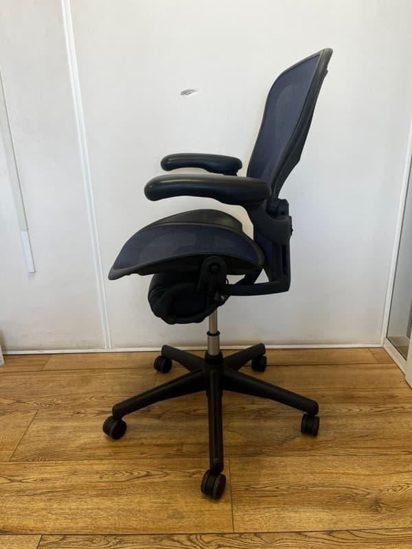 Herman Miller Aeron - Blå - ergonomisk kontorstol