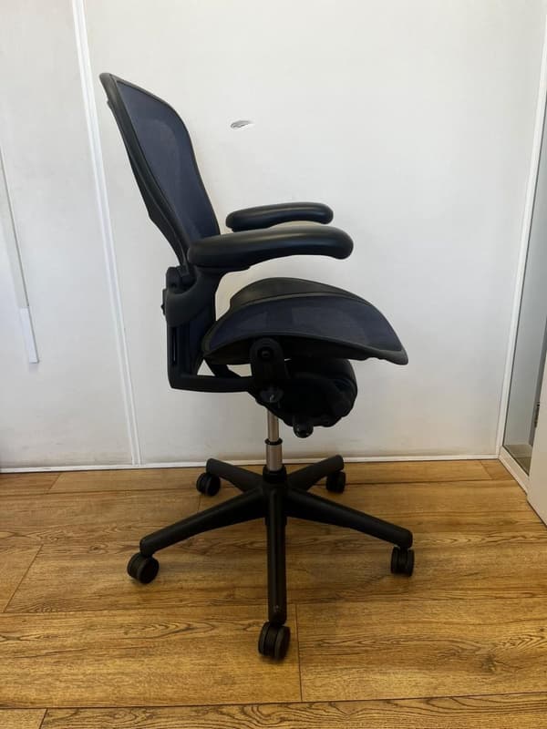 Herman Miller Aeron - Blå - ergonomisk kontorstol