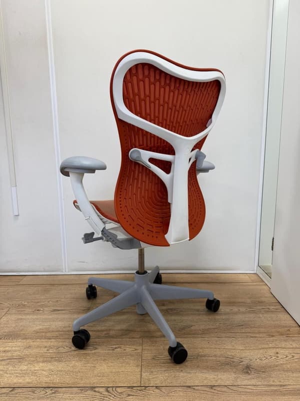 Herman Miller Mirra 2 Butterfly Twilight/Studio Orange