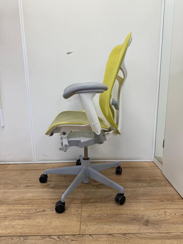 Herman Miller Mirra 2 Butterfly Twilight/Studio Yellow