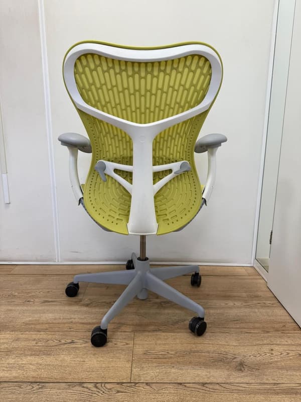 Herman Miller Mirra 2 Butterfly Twilight/Studio Yellow