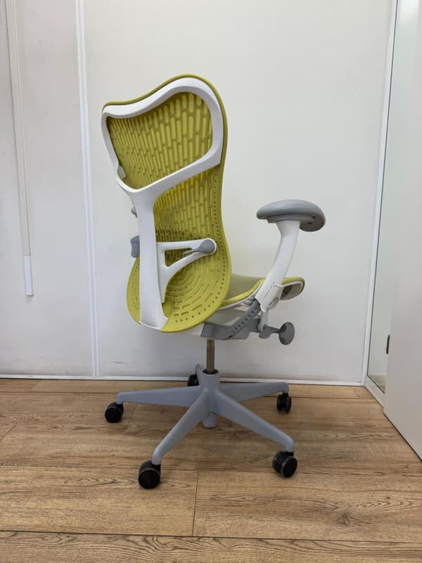 Herman Miller Mirra 2 Butterfly Twilight/Studio Yellow