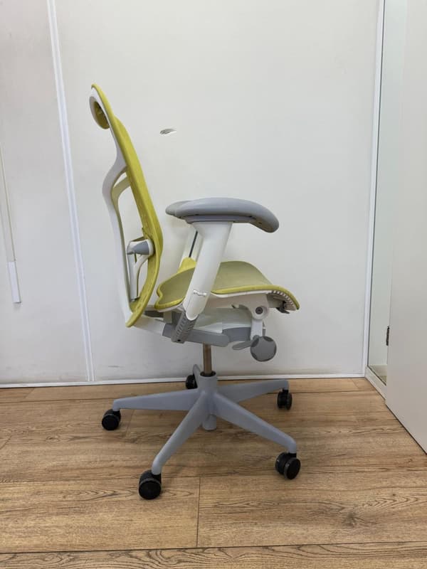 Herman Miller Mirra 2 Butterfly Twilight/Studio Yellow
