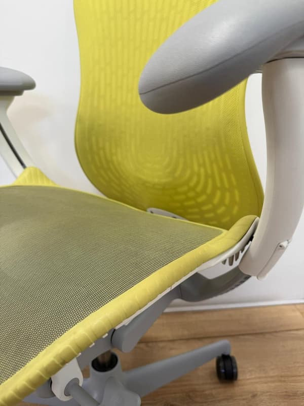 Herman Miller Mirra 2 Butterfly Twilight/Studio Yellow