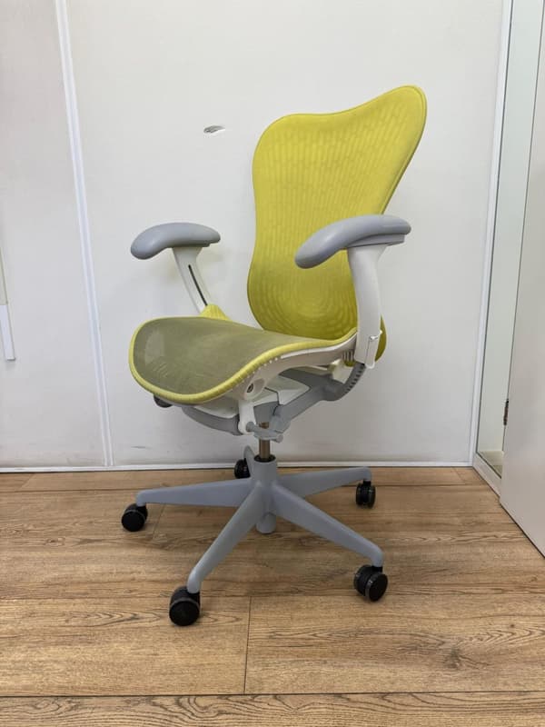 Herman Miller Mirra 2 Butterfly Twilight/Studio Yellow