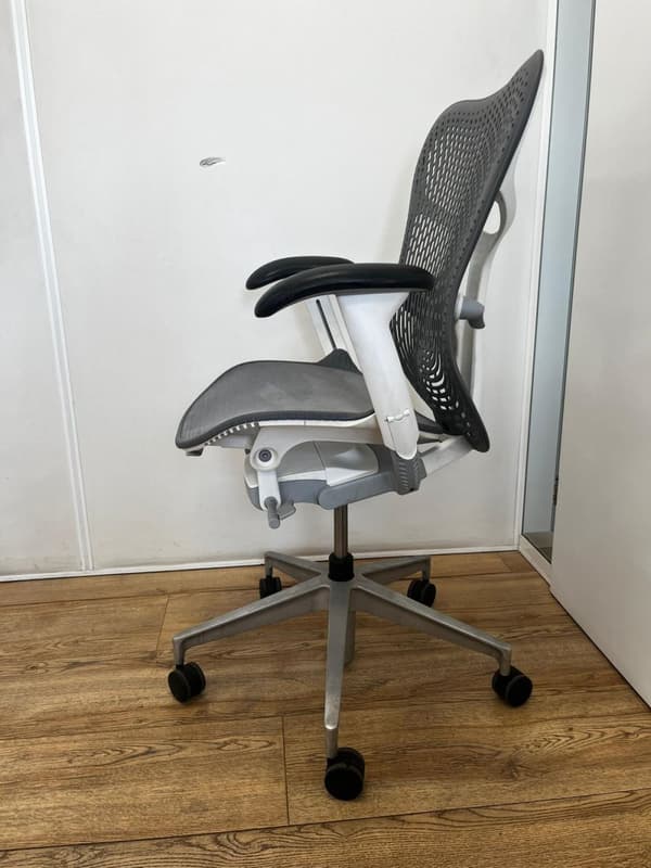 Herman Miller Mirra 2 Grey White Triflex