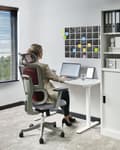 Miniatyrbillede 4 af 11: Kontorstol Mørkerød Mesh 150 kg Ergonomisk Stol til Kontor med Nakkestøtte Computerstol med Armlæn Hjemmekontorstol med Vippefunktion