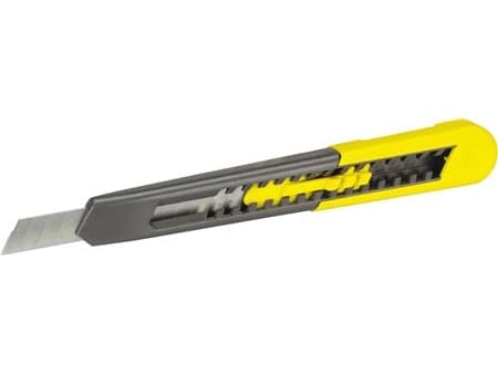 STANLEY® -veitsi 9 mm:n hammastetuilla terillä. Käytännöllinen ja nopea painonappi, jossa on useita asentoja. Terän napsahdus kahvassa lisää turvalli