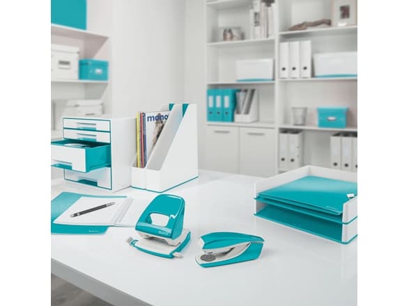 Häftapparat Leitz WOW isblå metallic