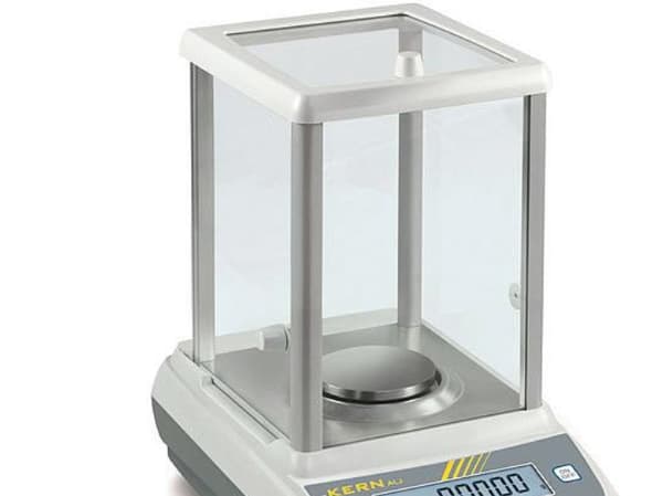 Kern ALJ 250-4A Laboratorievåg Vägningsområde 250 g Avläsbarhet 0,001 g via strömförsörjning Silver
