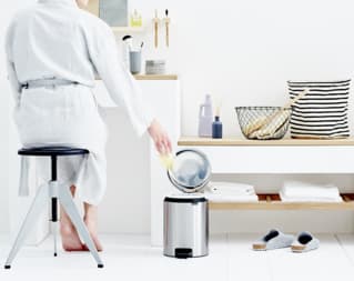 Pedalspand Brabantia Newlcon 5 ltr. Fingerprintproof Stål/Plast Mat stål